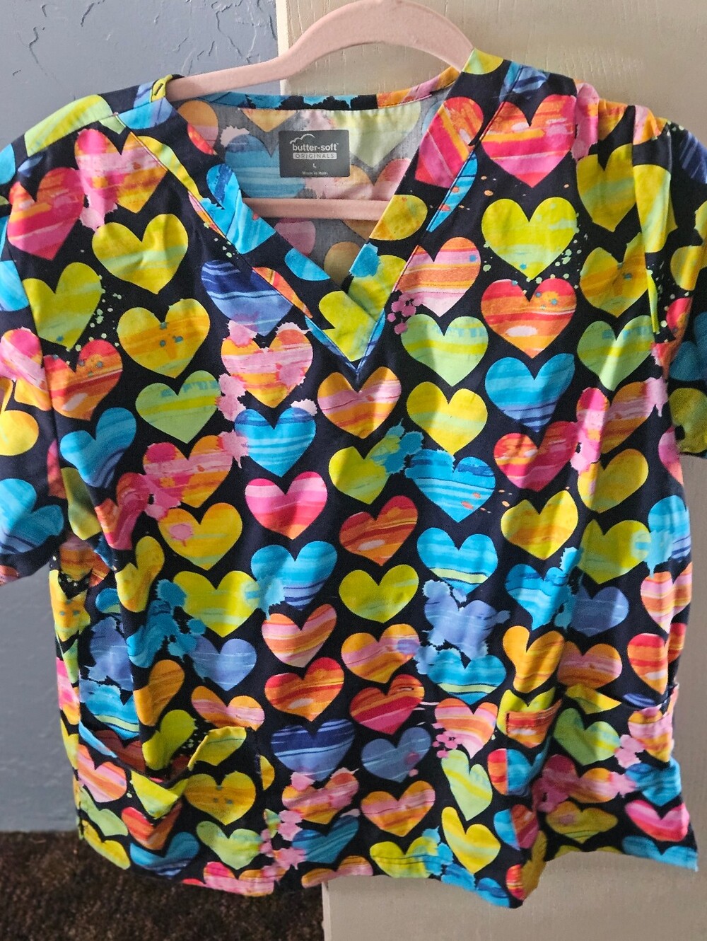 Butter-Soft SCRUB TOP  - Neon Multi Heart on Black *NEVER WORN